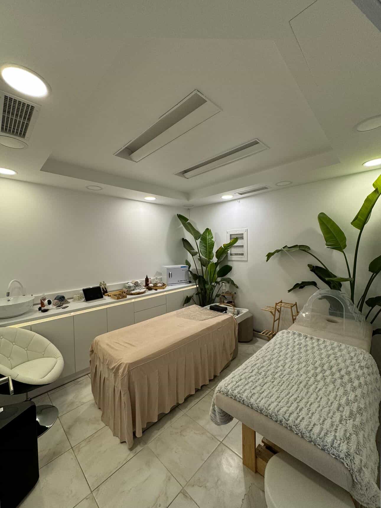 Pedicure station