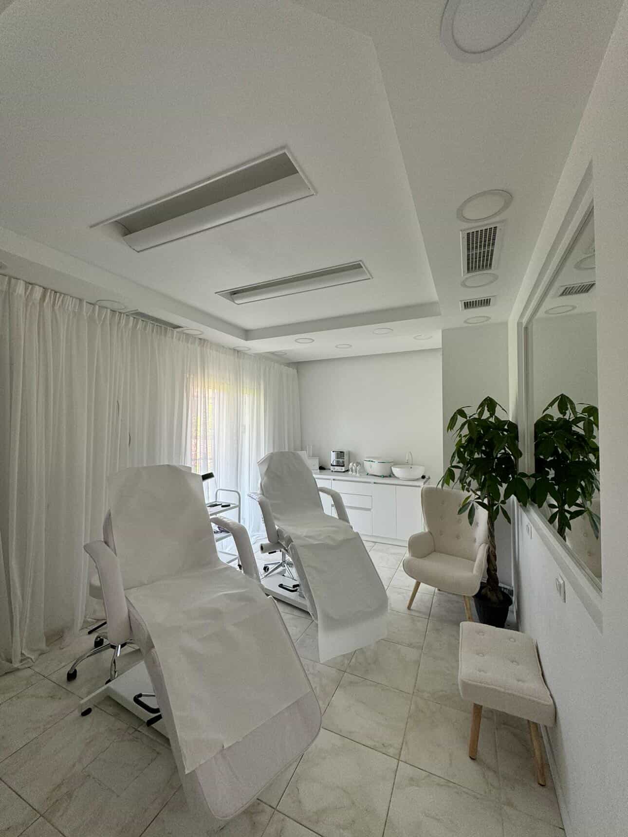 Nail station